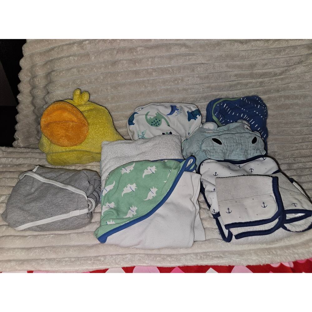 Lot of 8 Infant Hooded Bath Towels & 2 Washcloths Various Designs & Textures